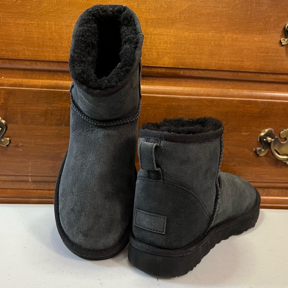 UGG  “Classic Mini ll” Winter Boots, Size 8